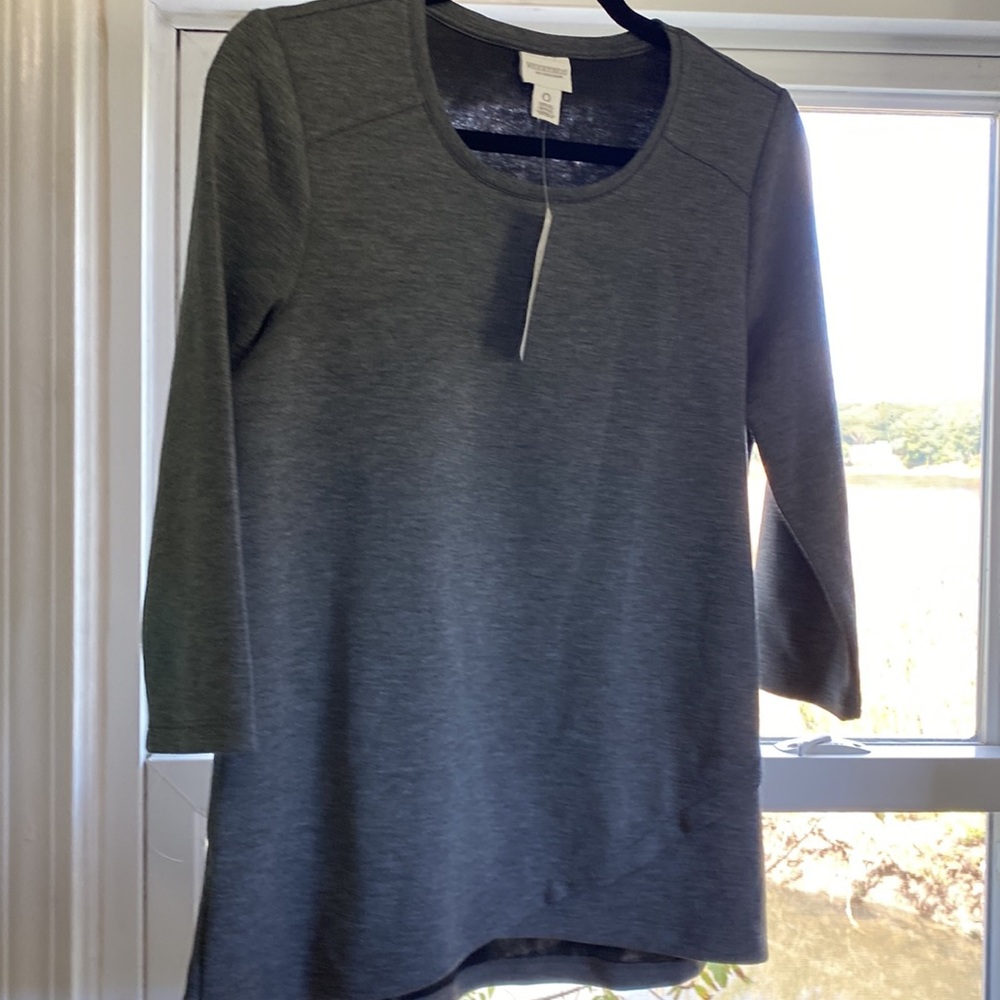 Chicos NWT casual top, gray  with 3/4 sleeve, soft